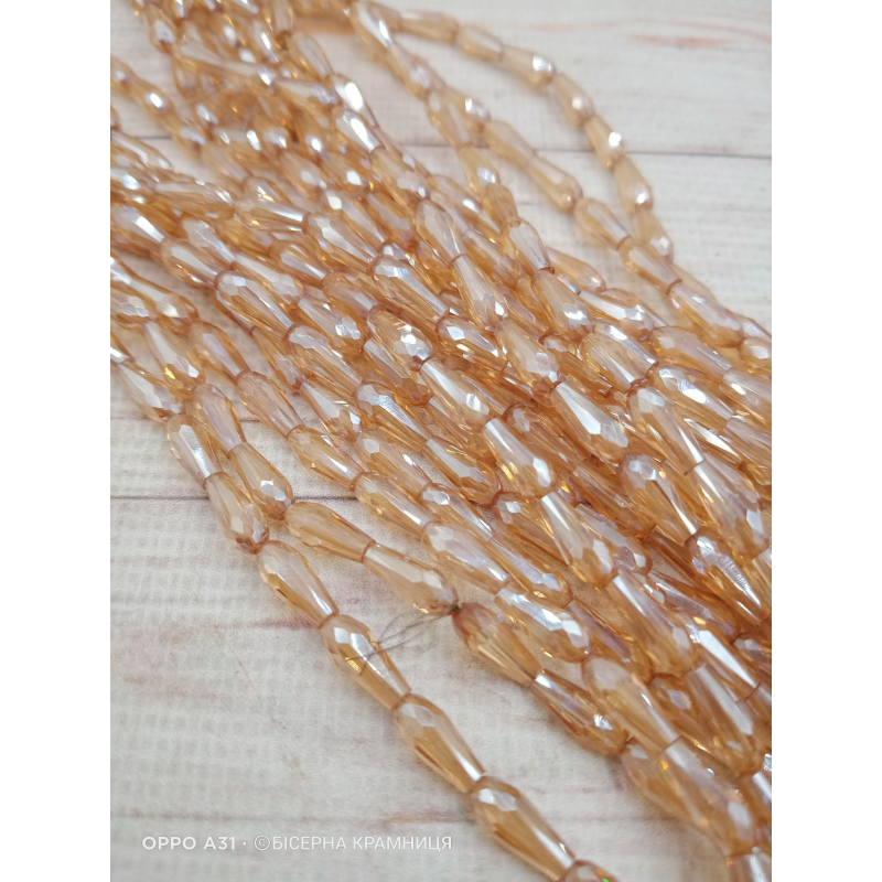 Намистини-краплі, розмір 9*4 мм. Колір шампанського з перламутровим покриттям Намистини-краплі, розмір 9*4 мм. Колір шампанського з перламутровим покриттям