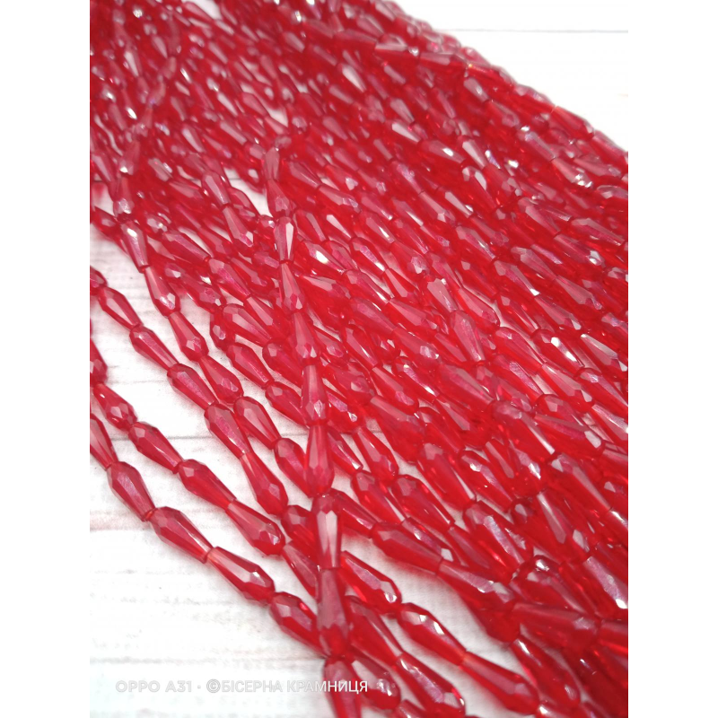 Намистини-краплі, розмір 9*4 мм. Червоні прозорі