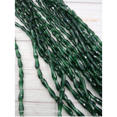 Намистини-краплі, розмір 9*4 мм. Темно-зелені прозорі Намистини-краплі, розмір 9*4 мм. Темно-зелені прозорі