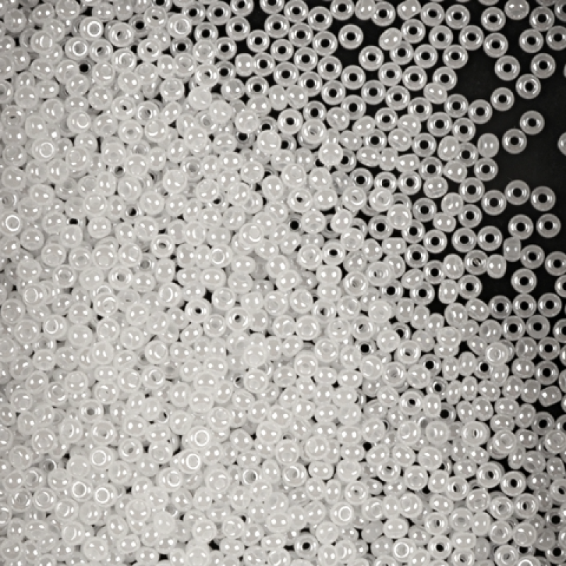 57102 бісер №10 Preciosa (Чехія) 5 грамів. Перлиновий білий напівпрозорий