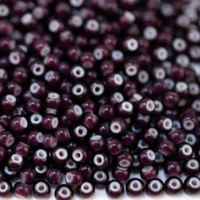 23708 бісер Preciosa (Чехія) 5 грамів.  Прозорий темно-фіолетовий з білою серединкою