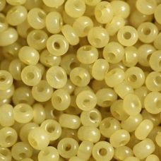 02251 бісер №10 Preciosa (Чехія) 5 грамів. Алебастровий