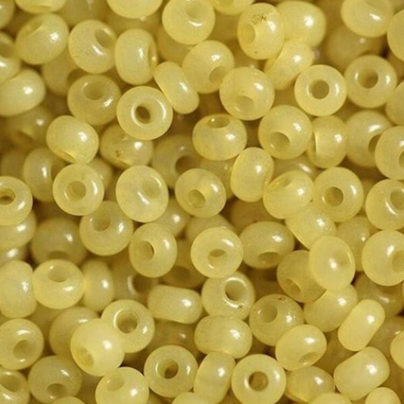 02251 бісер №10 Preciosa (Чехія) 5 грамів. Алебастровий