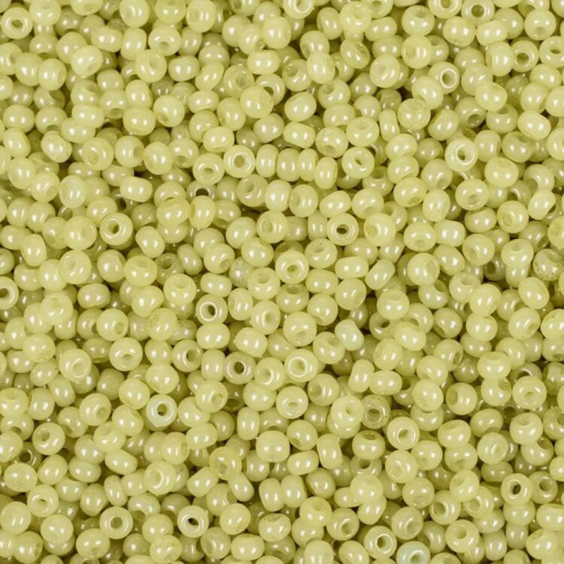 02652 бісер №10 Preciosa (Чехія) 5 грамів. Алебастровий