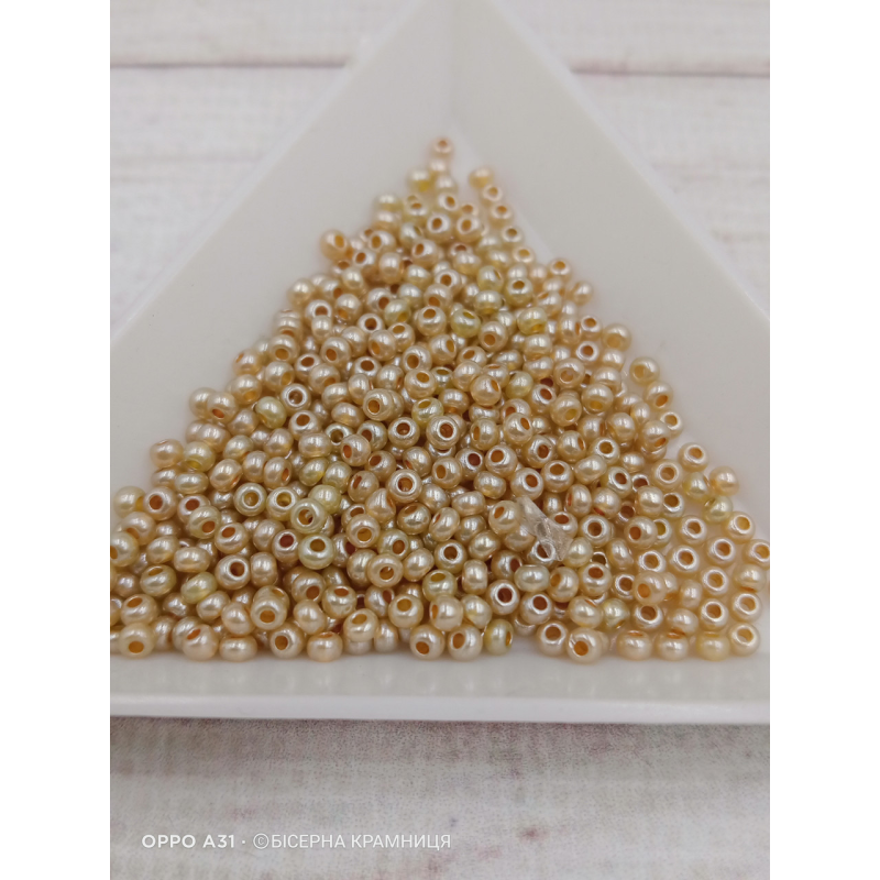 17584 бісер №10 Preciosa (Чехія) 5 грамів. Перламутровий