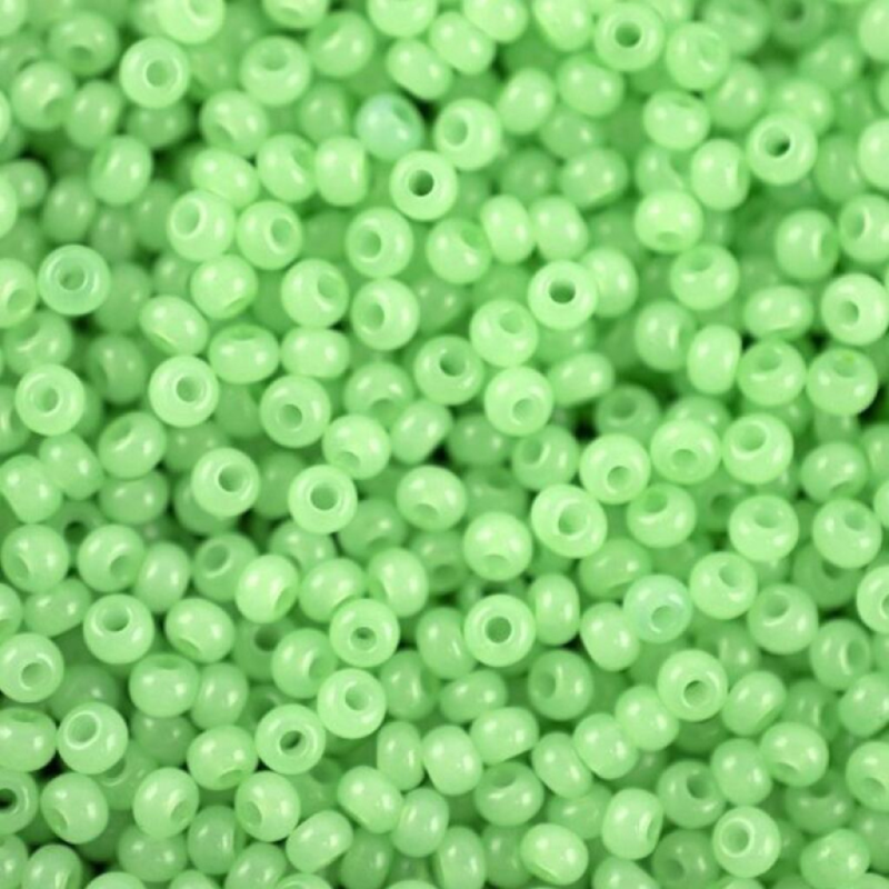 02261 бісер №10 Preciosa (Чехія) 5 грамів. Алебастровий