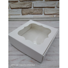 Самозбірна біла коробочка з віконцем, розмір 100*100*30 мм