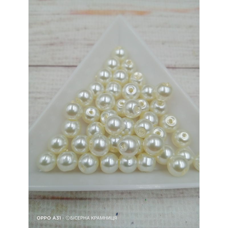 Майорка 6 мм, круглі намистини, скло. Колір молочний Майорка 6 мм, круглі намистини, скло. Колір молочний