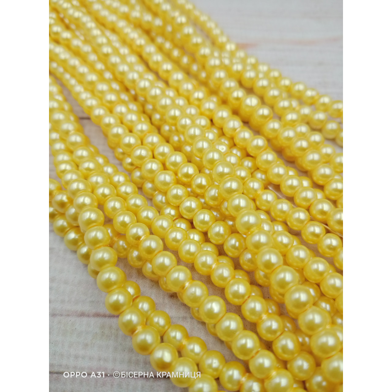 Майорка 4 мм, круглі намистини, скло. Колір жовто-молочний Майорка 4 мм, круглі намистини, скло. Колір жовто-молочний