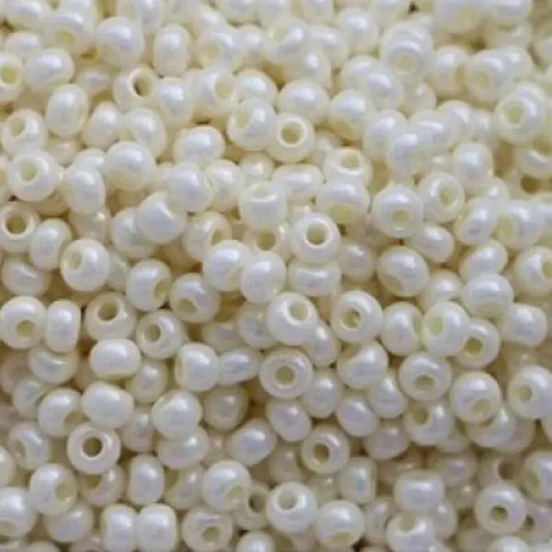 260-10/0-46381 Бісер Чехія (перламутровий молочний), упаковка 50 грамів