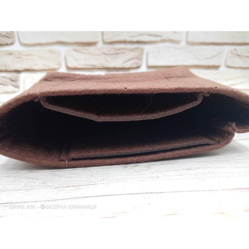 Коричнева підкладка з фетра для сумочок з намистин, з блискавкою. Розмір 12,5*9*4 см