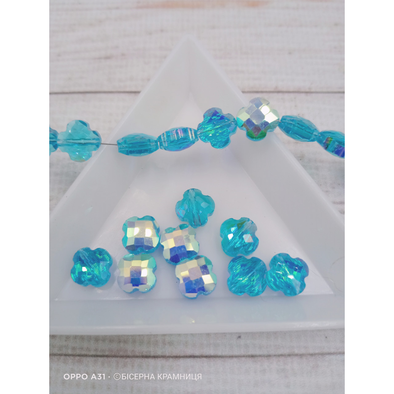 Намистини в формі конюшини, 8*8*3,5 мм. Блакитний аквамарин, прозорі. Ціна за штуку