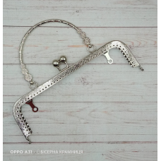 Металевий фермуар Kiss з ручкою, довжина 20 см. Колір срібла. 53 отвори