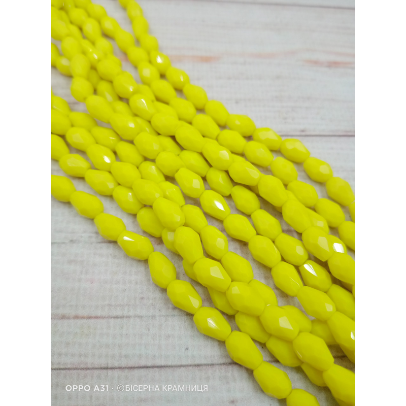 Намистини-краплі, 8*6 мм. Яскраві жовті непрозорі з перламутровим напиленням