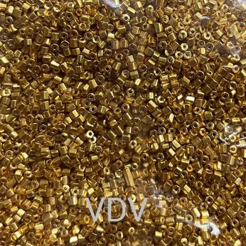 18389-10/0 Рубка Чехія (металізована, колір оранжево-золотий), розмір 10/0. Упаковка 10 грамів.