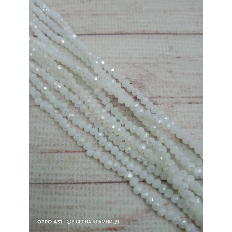 Ронделі, розмір 3,2*2,5 мм. Білі непрозорі з перламутровим покриттям