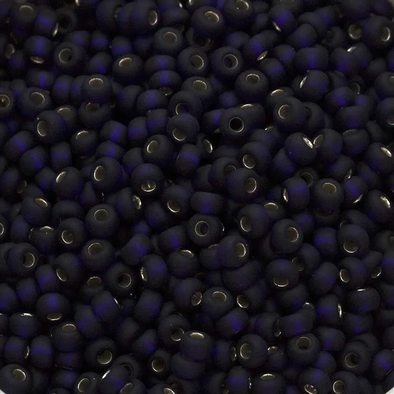 37110 matt бісер №10 Preciosa (Чехія) 5 грамів. Блискучий матовий із срібною серединкою 37110 matt бісер №10 Preciosa (Чехія) 5 грамів. Блискучий матовий із срібною серединкою