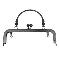 Металевий фермуар Kiss з ручкою, довжина 20 см. Чорний. 53 отвори