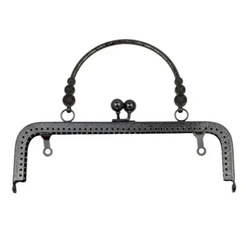 Металевий фермуар Kiss з ручкою, довжина 20 см. Чорний. 53 отвори Металевий фермуар Kiss з ручкою, довжина 20 см. Чорний. 53 отвори